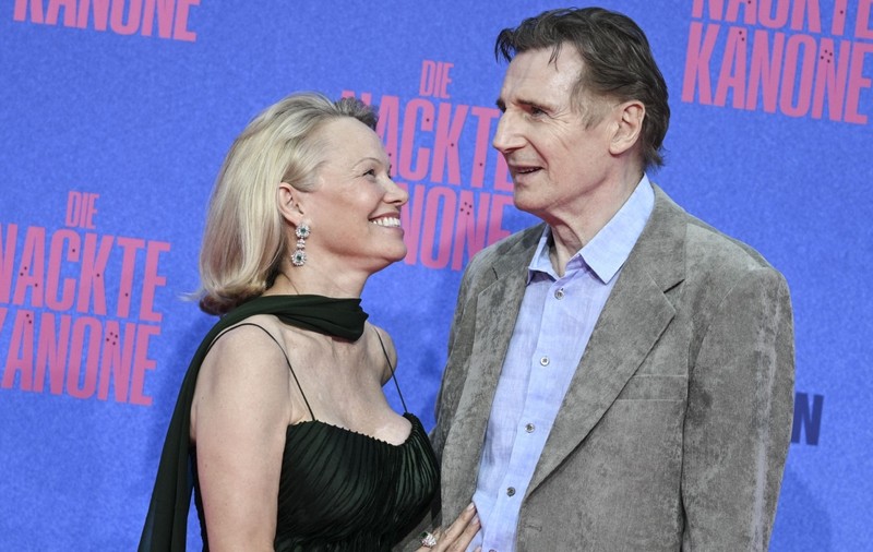 Pamela Anderson și Liam Neeson, cel mai nou cuplu de la Hollywood. Cum a reacționa fiul actorului