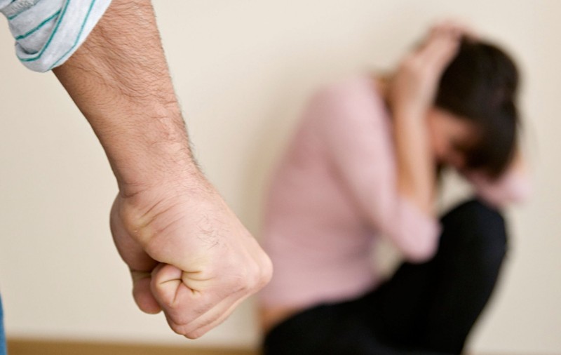 Șef din SPP condamnat la un și două luni de închisoare, după ce și-a agresat soția, încălcând de șapte ori ordinul de restricție