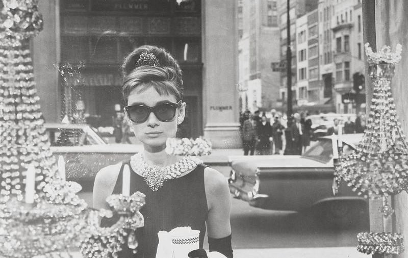 Rochiile lui Audrey Hepburn, scoase la licitaţie
