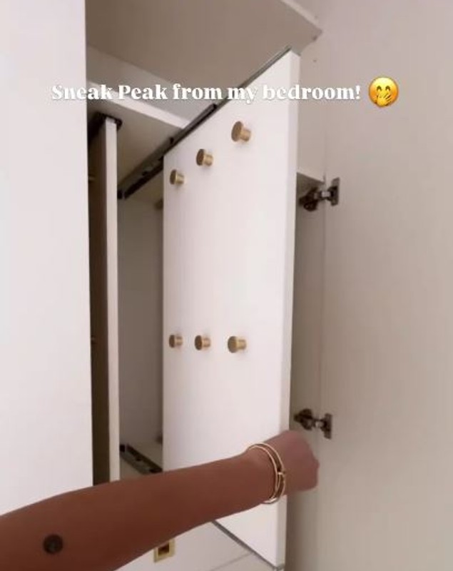 Imagini din noul apartament al Ramonei Olaru. Și-a luat aer condiționat cu ecran LCD: „Am dat și foarte mult pe el”