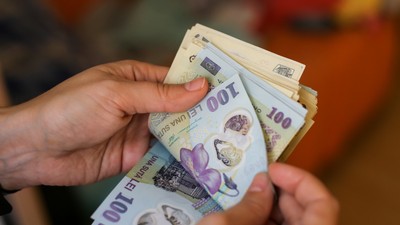 Details,With,The,Hands,Of,A,Young,Lady,Counting,Banknotes