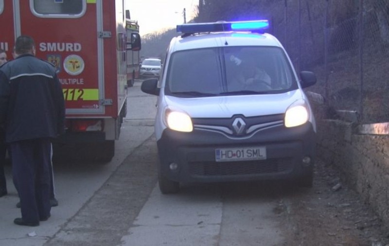 O femeie de 82 de ani a murit după ce a căzut de la etajul 4 al unui bloc din Deva
