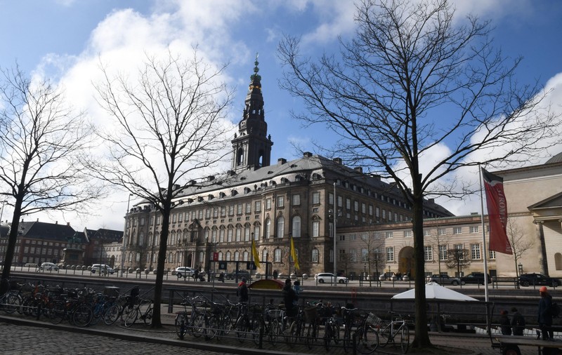 O deputată din Groenlanda a refuzat să vorbească limba daneză în timpul unei dezbateri în parlament, la Copenhaga
