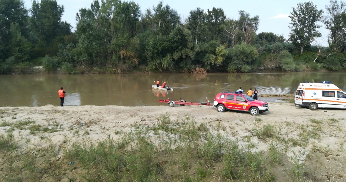 Copilul dispărut în râul Siret, lângă Roman, a fost găsit înecat. Mama sa este cea care l-a văzut plutind pe apă