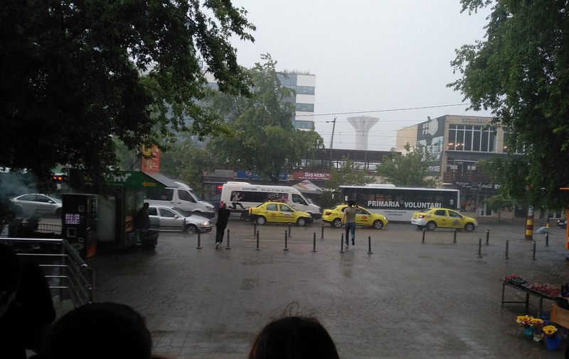 FOTO | Rupere de nori în București! Meteorologii au emis cod galben de vreme rea