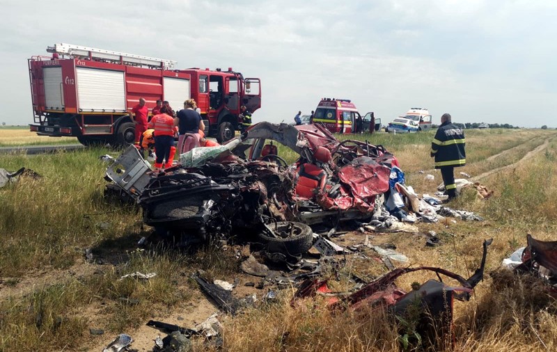 Accident grav în Brăila. Două persoane au murit după ce o mașină s-a ciocnit cu un TIR