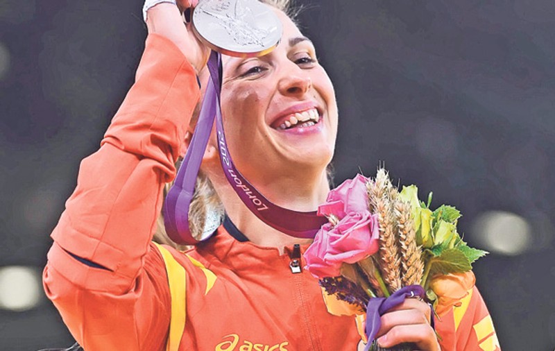 52.000 € pentru fata de argint, Alina Dumitru