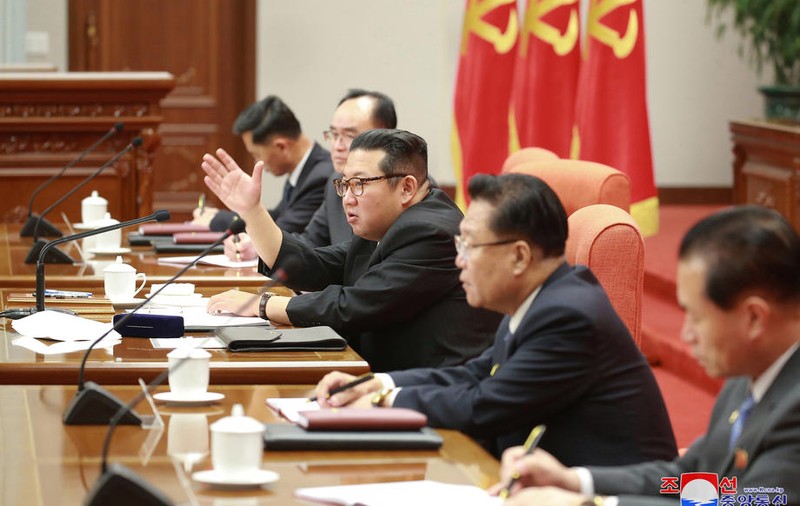 Kim Jong-un, de nerecunoscut la o ședință de partid. Dictatorul nord-coreean a slăbit considerabil