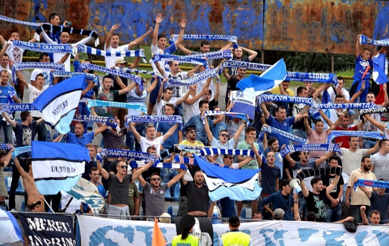 FOTO / Oltenii s-au bătut între ei! Fanii lui FC U au coabitat cu dinamoviștii