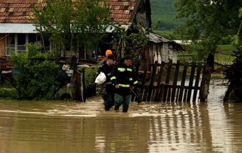 INHGA: Cod galben de inundaţii în 14 bazine hidrografice, până marţi după-amiază