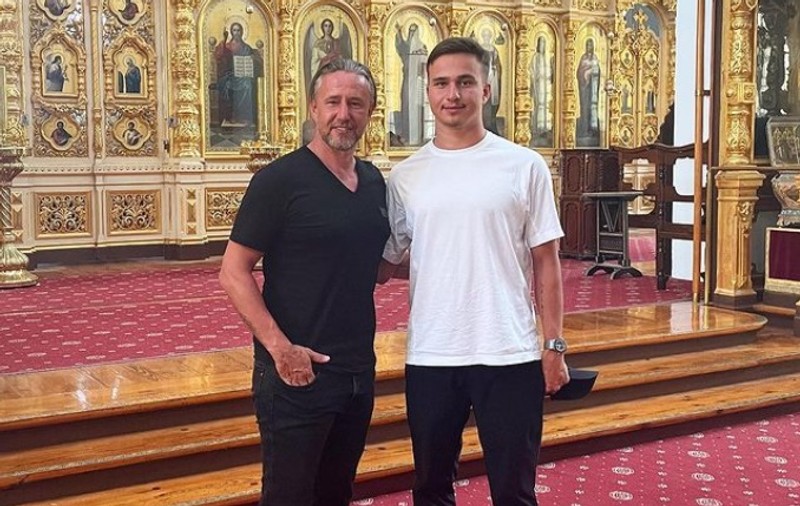 Luca Reghecampf, departe de tatăl lui, de sărbători. Cu cine a petrecut Crăciunul băiatul cel mare al antrenorului și cum s-a pozat