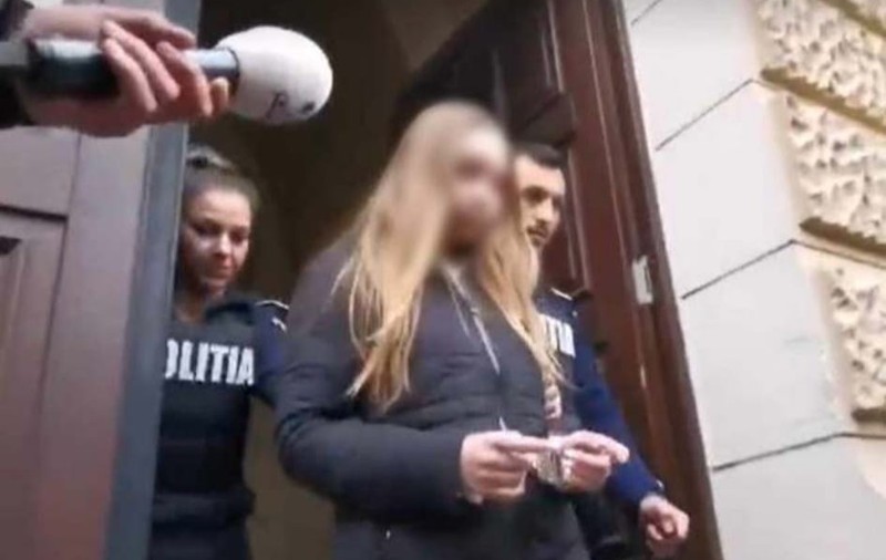 Eleva din Oradea care și-a înjunghiat pedagogul, în biroul directorului și în fața mamei, a fost arestată preventiv