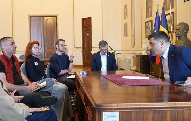 Ce a postat George Simion când Nicușor Dan era la dezbaterea Digi24: „Ne credeți atât de imbecili încât să venim la un linșaj în direct?”. Jurnaliștii susțin că au fost filmați pe ascuns