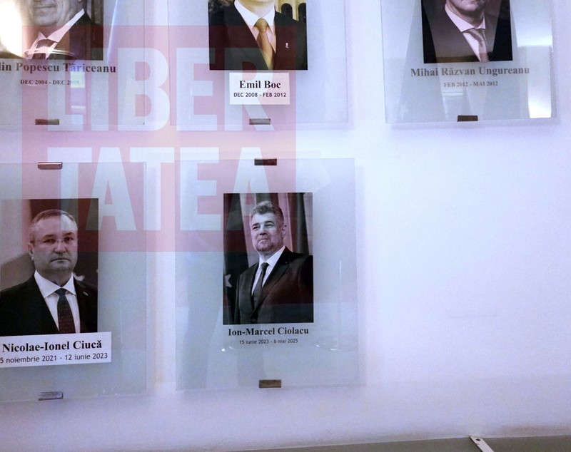 Nicolae Ciucă și Marcel Ciolacu sunt istorie. Pozele lor alb-negru, pe panoul de onoare din Palatul Victoria
