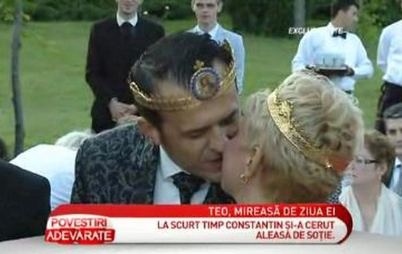 Teo şi Iosef Constantin, DE NEDESPĂRŢIT la nuntă! S-au sărutat, s-au privit în ochi şi s-au ţinut de mână. VEZI NOI IMAGINI DE LA CEREMONII!