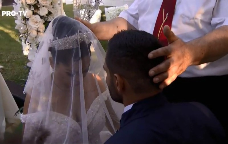 FOTO | Moment neplăcut la nunta Brigittei Sfăt cu Florin Pastramă. Au adus fluturi, dar le-au zburat direct în față