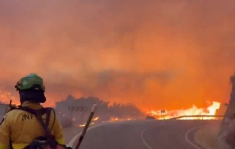 Cel puțin 12 oameni au murit într-un incendiu devastator de vegetație în Spania. Victimele au ars de vii în mașini