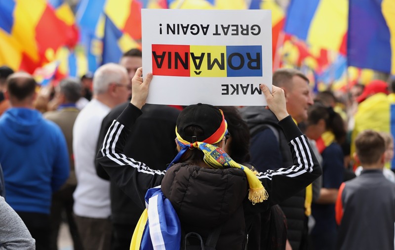 Toţi oamenii preşedintelui care putea să fie. Cine sunt cei care vor „turul 2 înapoi"