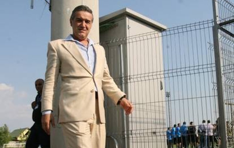 Gigi Becali a invocat Divinitatea în cazul ”Valiza”
