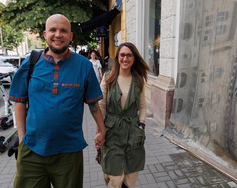 Un cuplu de români, ea creștină și el musulman, s-a filmat timp de șapte ani, pentru documentarul „My Muslim Husband”: „Am studiat mai multe religii”