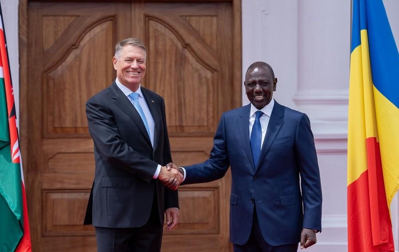 Klaus Iohannis a ajuns în Kenya, prima țară din turneul african. Discuții cu omologul său, William Ruto