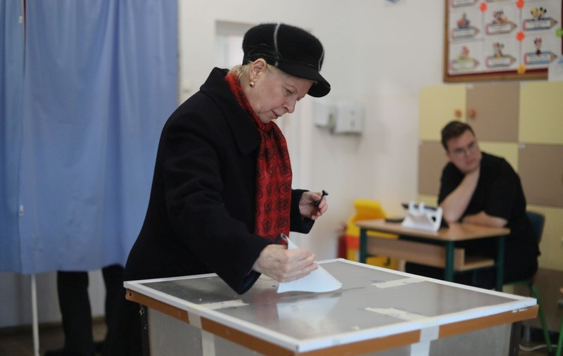 Renumărarea voturilor din primul tur al alegerilor prezidențiale continuă, spune BEC