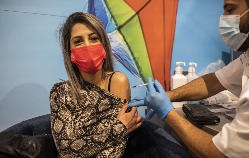 Israelul a adoptat o lege controversată care permite autorităților să identifice persoanele nevaccinate