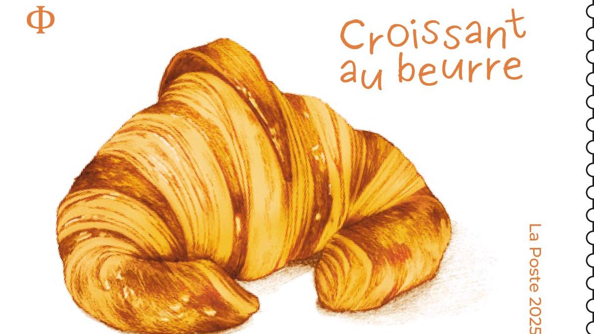Timbrul care miroase a croissant are o imagine cu un criossant desenat pe un fundal alb, iar sigla poștei din Franța este trecută cu portocaliu