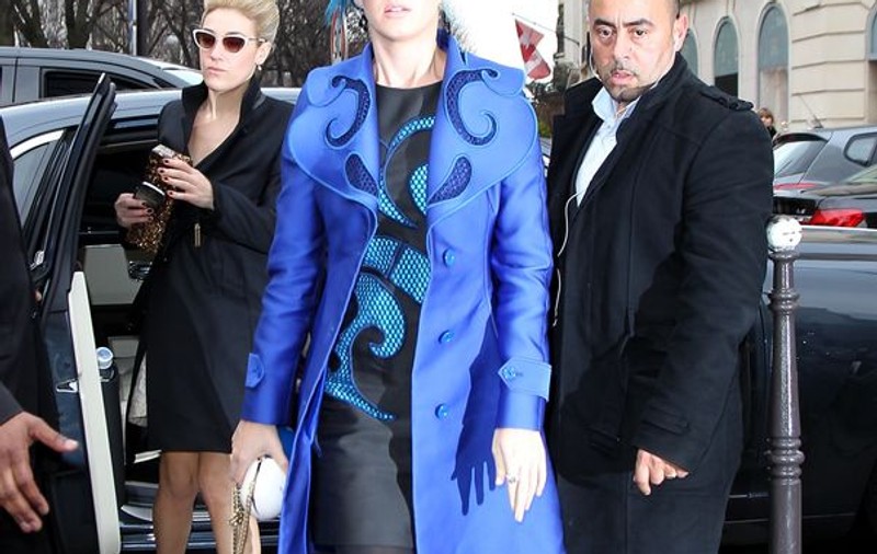 Katy Perry se transformă în... ștrumfiță?
