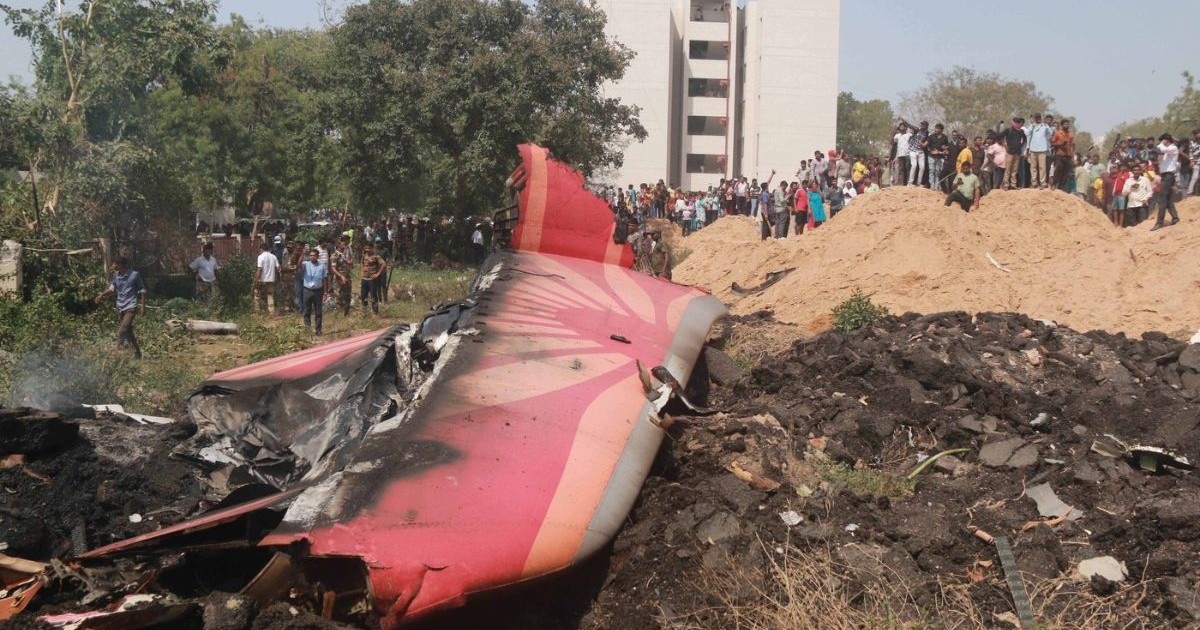O aeronavă Air India cu 242 de oameni la bord s-a prăbușit în India, într-o zonă rezidențială