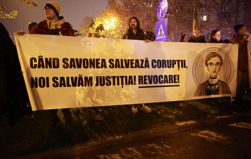 Protest în fața CSM după valul de infractori eliberați: „Pentru furt, abuz și mită vine Lia și te-achită”