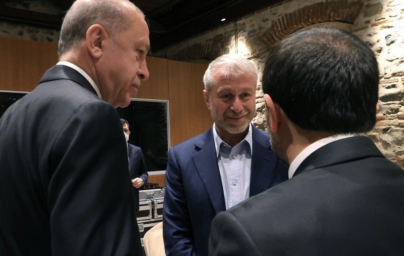 Abramovici, la runda de negocieri Rusia - Ucraina de la Istanbul. Imagini cu miliardarul după informațiile că a fost otrăvit