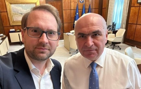 Breaking news! După ce s-a tot spus în spațiul public, pe surse, că Luca Niculescu ar urma să fie desemnat premier a venit anunțul fulger care dă totul, dar totul peste cap. Dominic Fritz, liderul USR, tocmai a făcut declarații