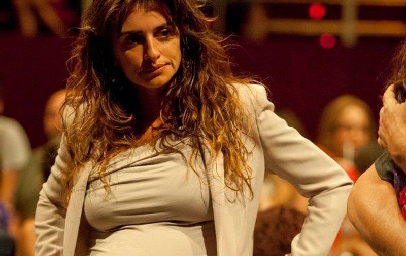 Penelope Cruz, cu burta IMENSĂ la un concert cu câteva zile înainte de a deveni din nou mămică