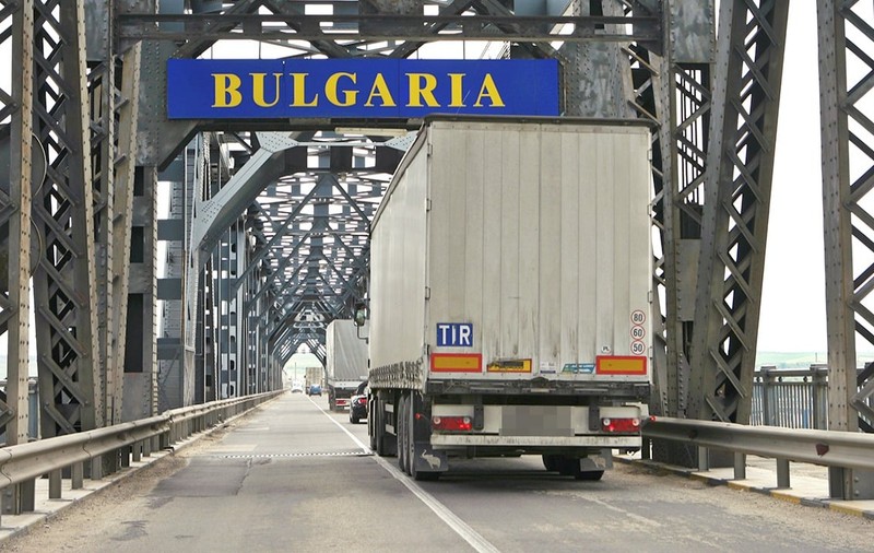 Cinci români, cercetați penal, după ce au vrut să intre în Bulgaria cu teste COVID-19 false
