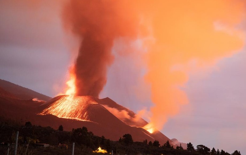 O erupție de două luni, fără niciun semn de încetare. Pagubele uriașe provocate de vulcanul din insula La Palma