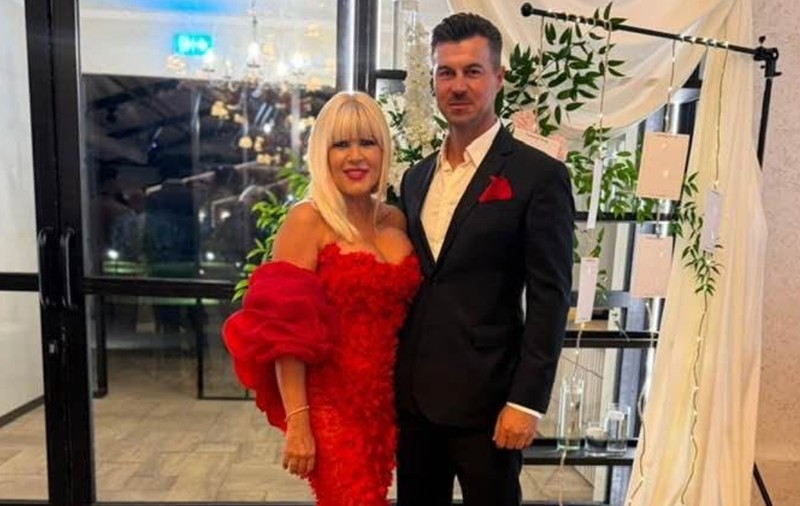 Elena Udrea, apariție spectaculoasă în rolul de nașă. Imagini cu rochia roșie cu trenă aleasă pentru marele eveniment
