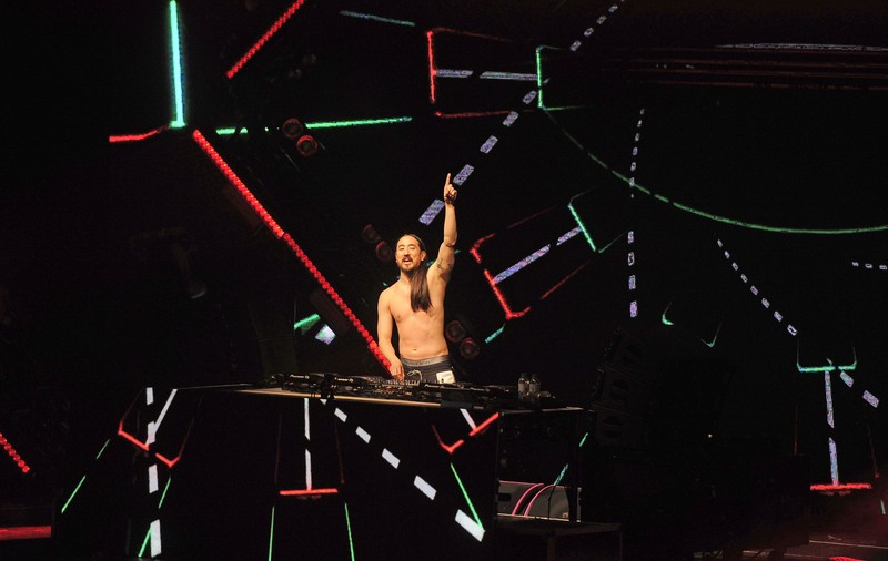 Câteva minute de faimă pentru un turist care a fost confundat cu DJ Steve Aoki la un festival muzical din Mexic
