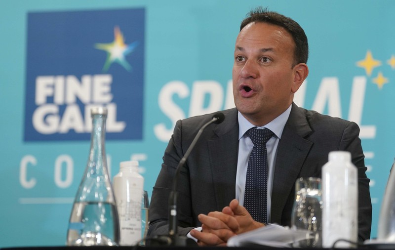 Irlanda va organiza două referendumuri, prin care vrea să redefinească familia și să elimine din Constituție rolul casnic al femeilor