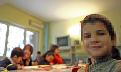 Pedofilul mergea chiar și la Centrul Pinocchio după copiii pe care îi abuzase. Fotografia este ilustrativă și nu reprezintă personaje din acest material.