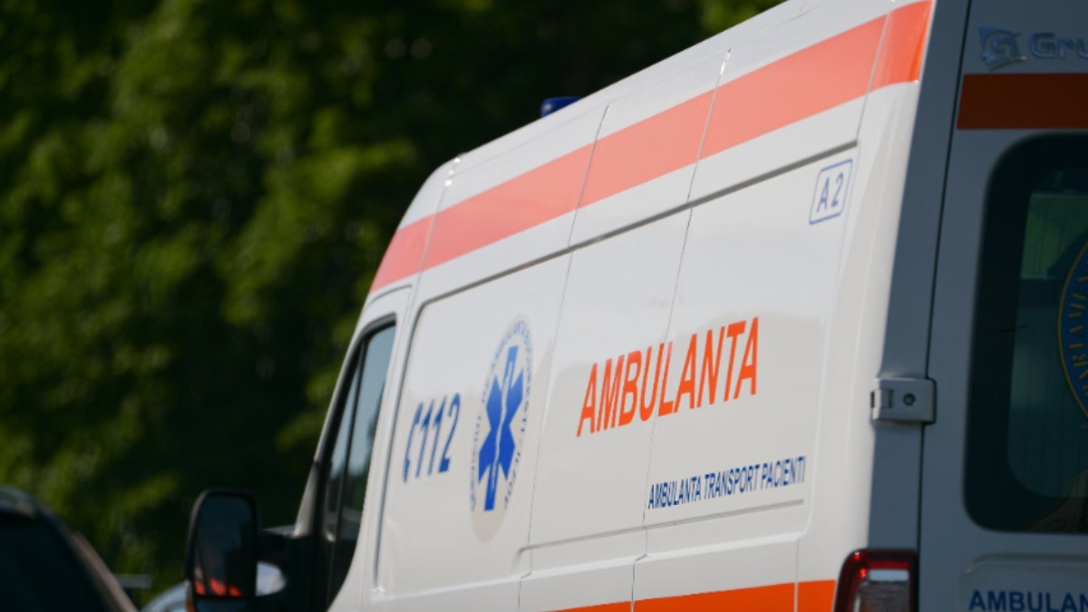 O ambulanță parcată