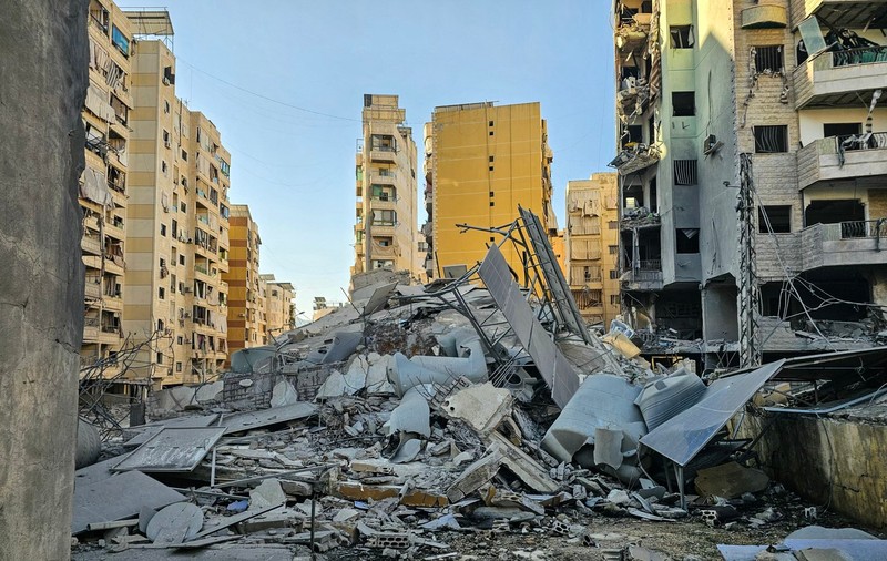 Război în Iran, ziua 12. Israelul, atacat de Hezbollah cu 100 de rachete. Iranul amenință că va lovi ținte economice din Golf, inclusiv băncile