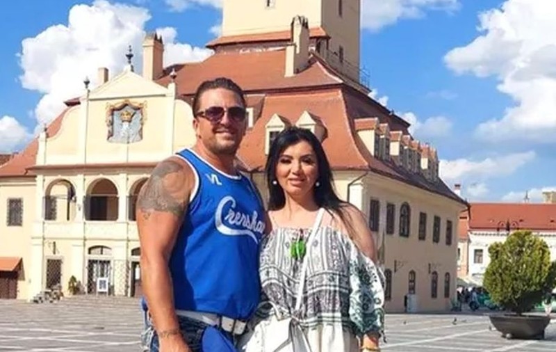 Logodnicul Adrianei Bahmuțeanu nevoit să se întoarcă de urgență în SUA: „Are niște probleme”. Vedeta a rămas singură cu fiul lui