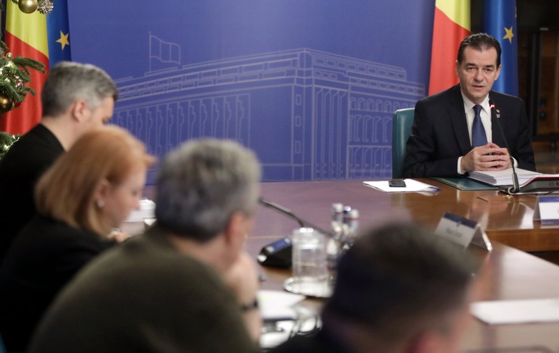UPDATE | Guvernul Orban s-a reunit în şedinţă. Bugetarii vor avea liber pe 27 decembrie şi 3 ianuarie, dar Trezoreria va lucra până la sfârşitul anului