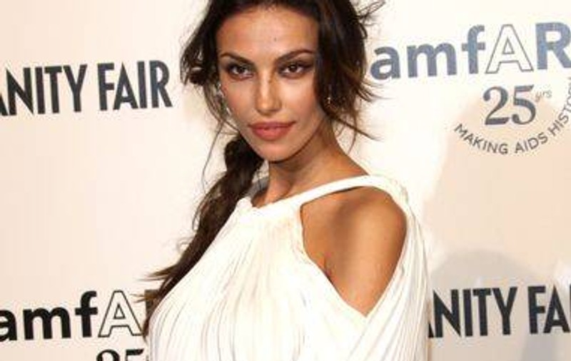Mădălina Ghenea, olteanca lui diCaprio, câştigă 10.000 de euro pe zi