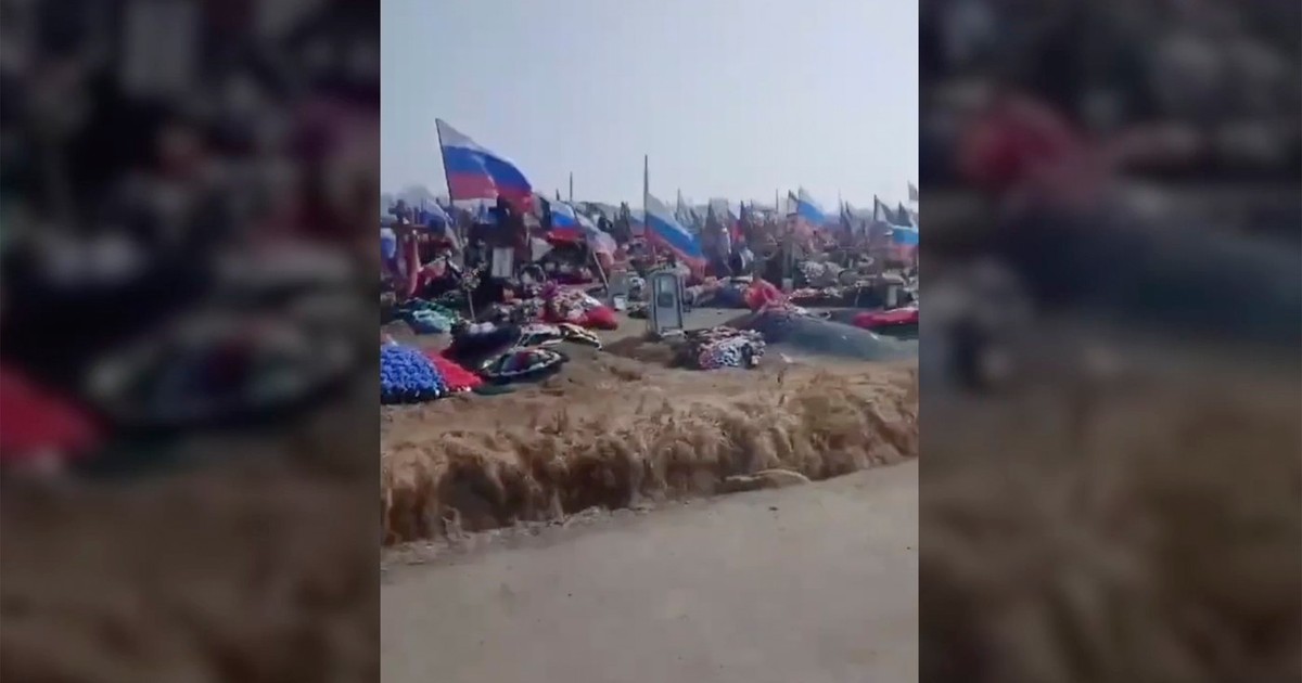 Cimitir pentru soldații ruși căzuți în lupte făcut în grabă la Ussuriisk, la 7.200 de kilometri de granița cu Ucraina Foto: Profimedia