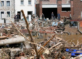 Dezastrul lăsat în urmă de inundațiile care au lovit orașul belgian Pepinster Foto: EPA-EFE/JULIEN WARNAND