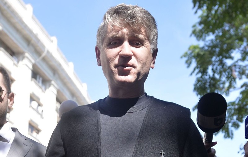 Polițiștii au adus o mașină de numărat bani acasă la Cristian Pomohaci și au găsit o avere cash din 8 valute diferite care totalizează peste 9,3 milioane de lei