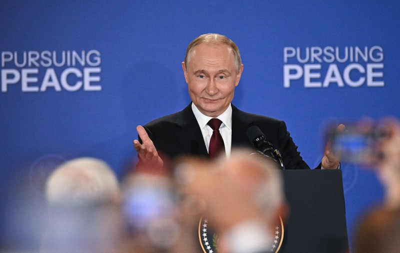 Vladimir Putin e fericit că a fost reabilitat diplomatic de Donald Trump și nu mai negociază pacea, atacă Ucraina și vrea capitularea Kievului