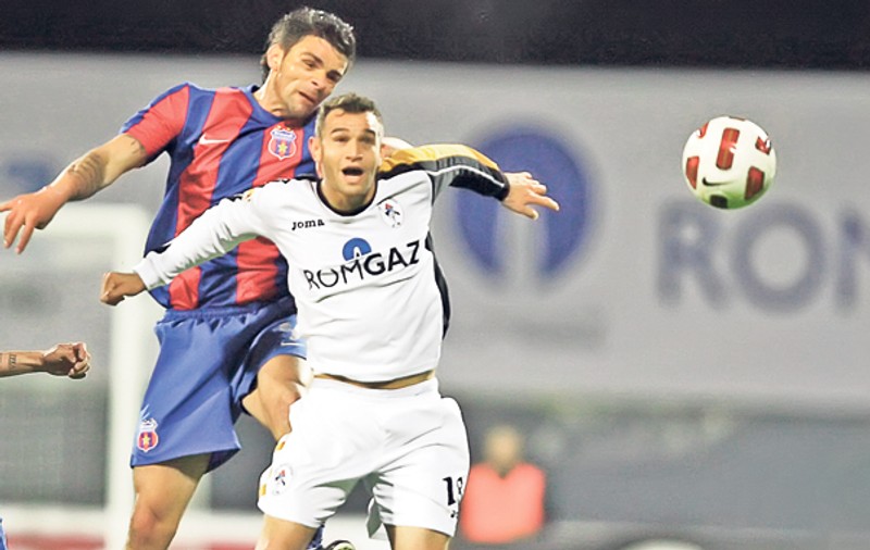 La picioarele lui Messi